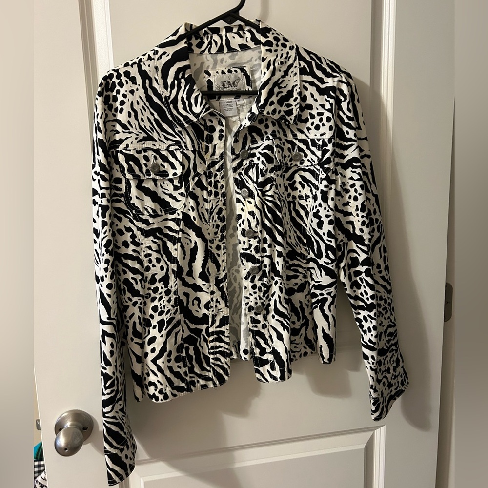 Ladies black and white jacket - Picture 1 of 5